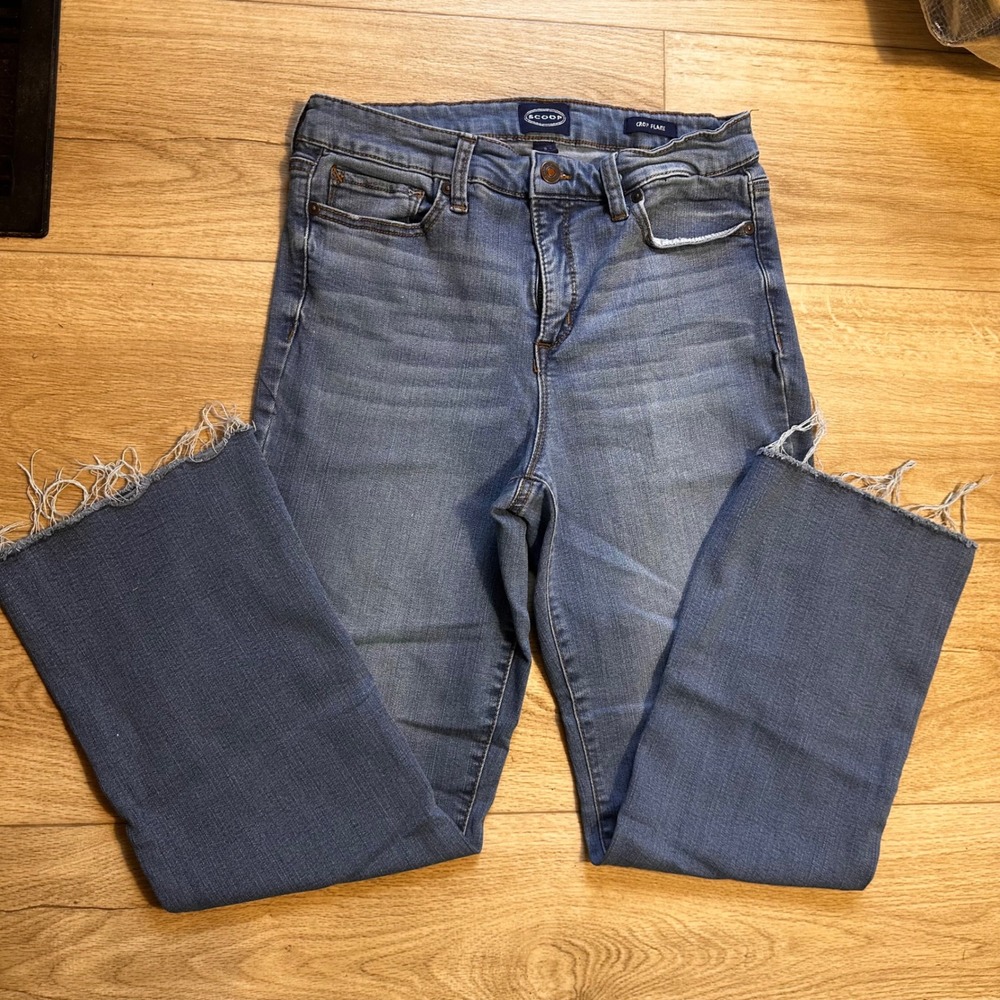 Scoop Womens Crop Flare Jeans Size 8 Light Wash Blue Frayed Raw Hem High Rise